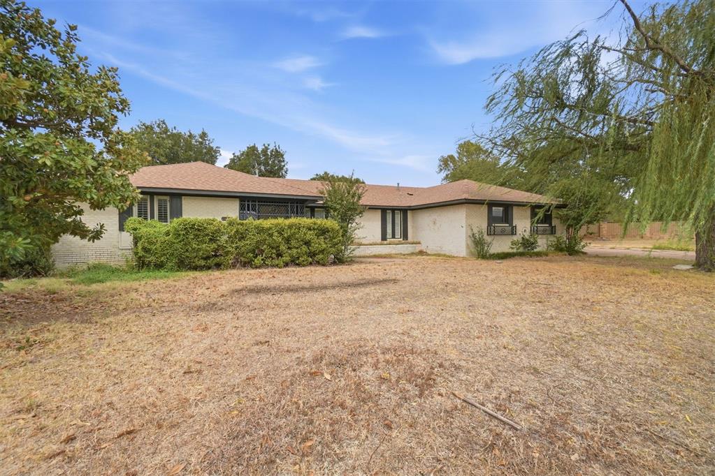 525 Lakeside Drive Property Photo 1