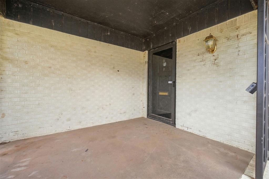 525 Lakeside Drive Property Photo 4