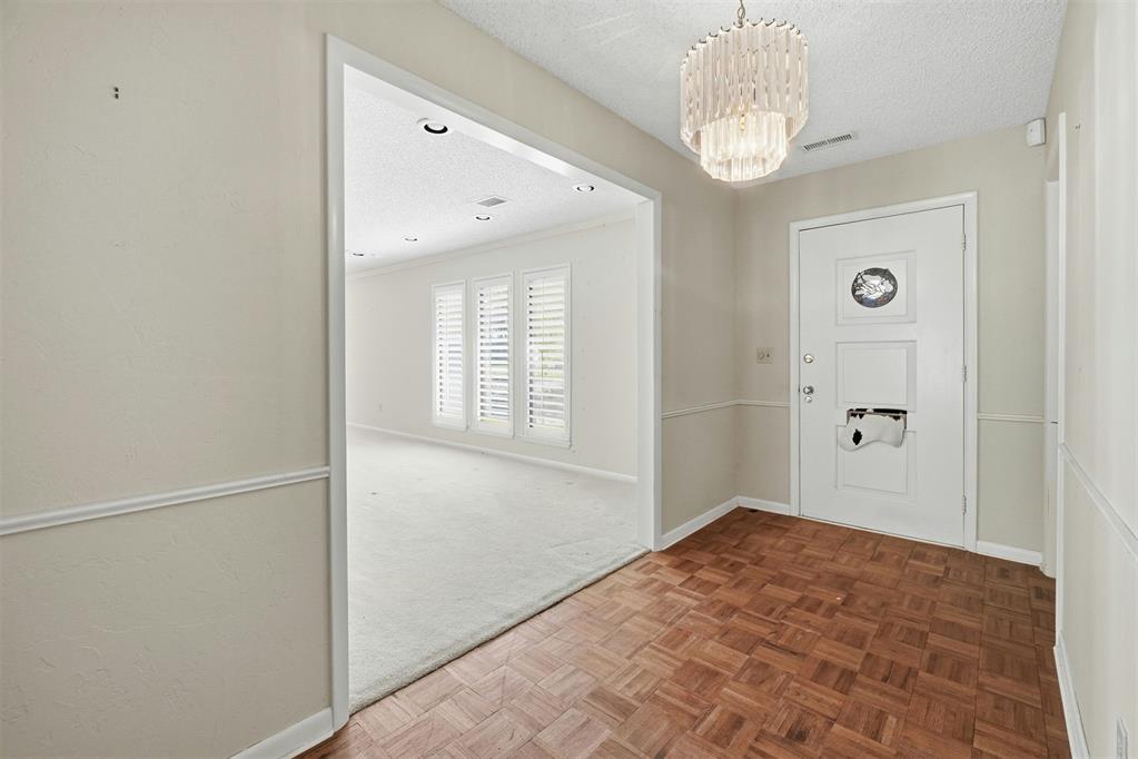 525 Lakeside Drive Property Photo 6