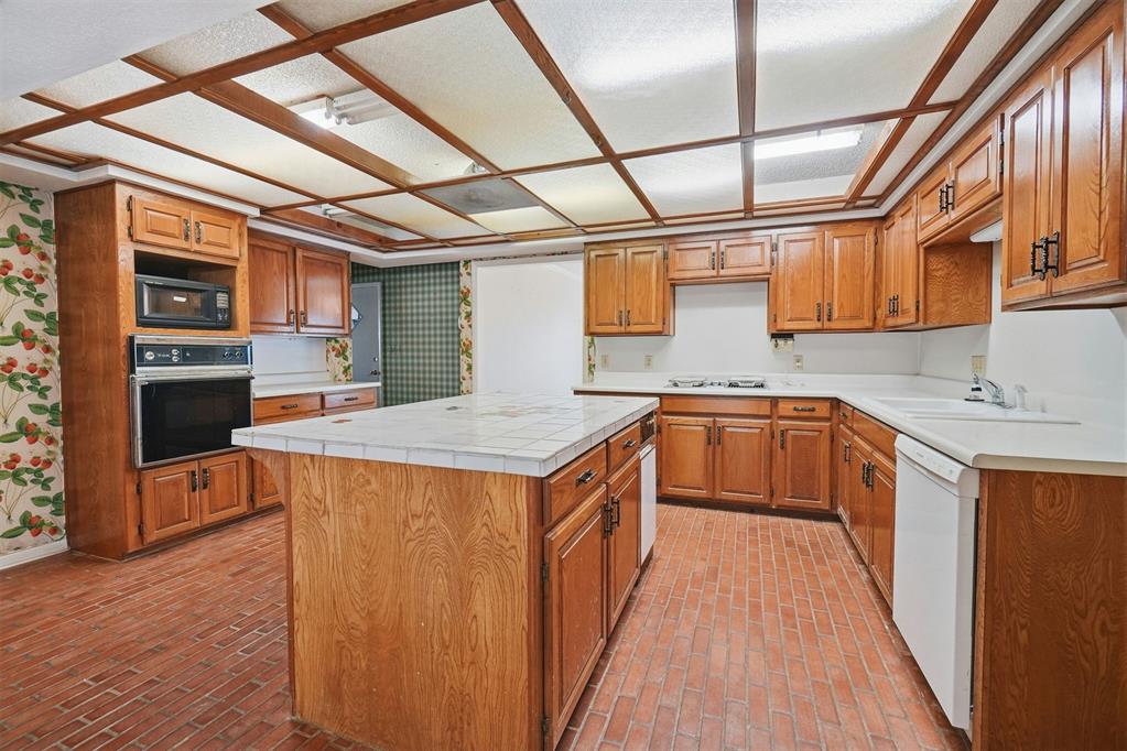 525 Lakeside Drive Property Photo 18