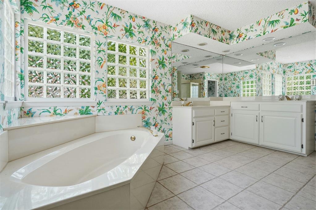 525 Lakeside Drive Property Photo 27
