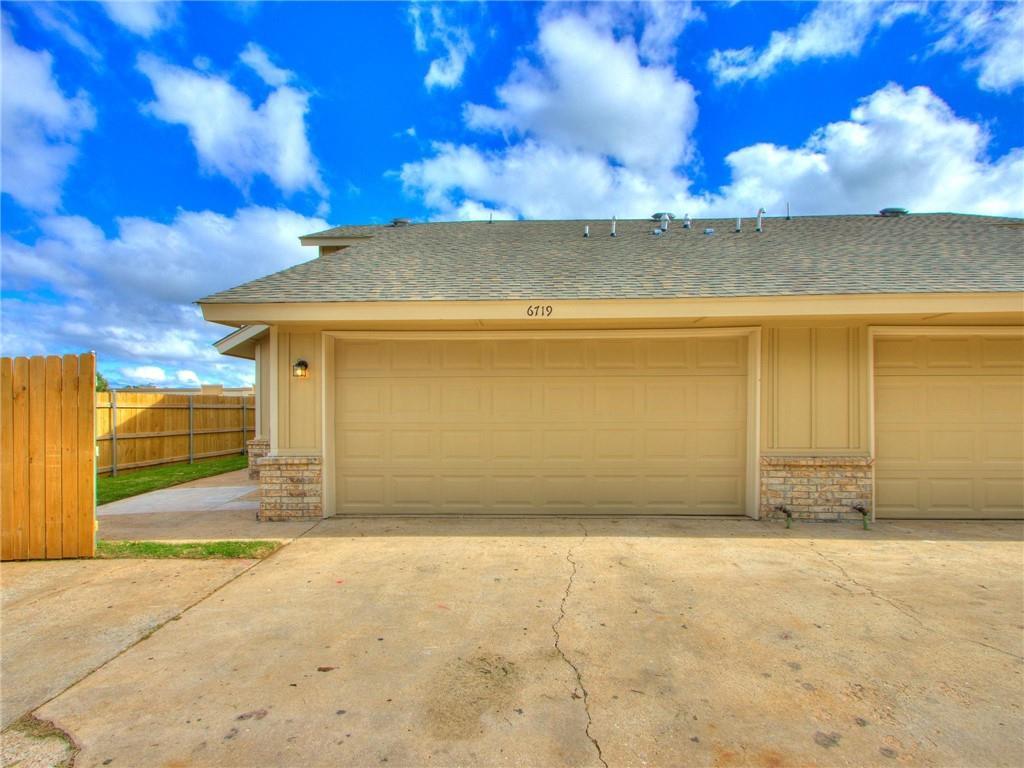6719 Lyrewood Lane Property Photo 4