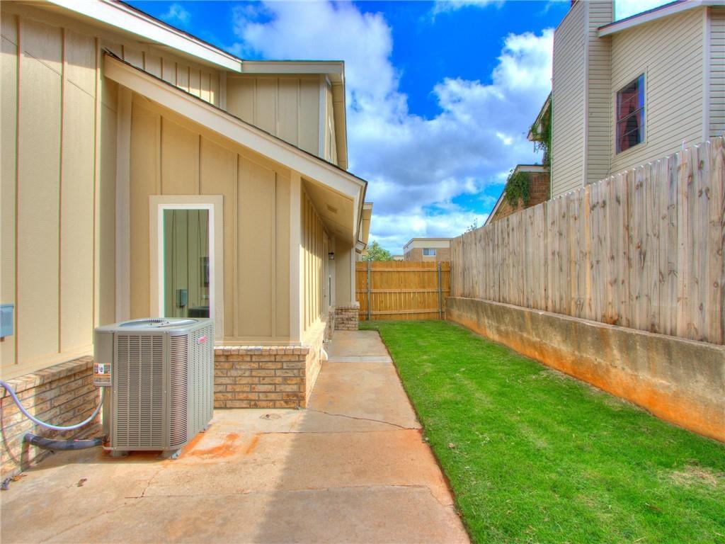 6719 Lyrewood Lane Property Photo 8