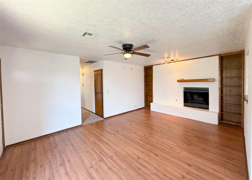 1250427 Property Photo 3