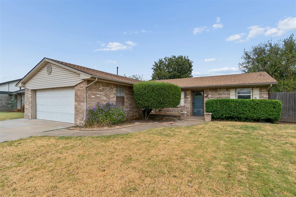 1353 W Cedarbrook Lane Property Photo 1
