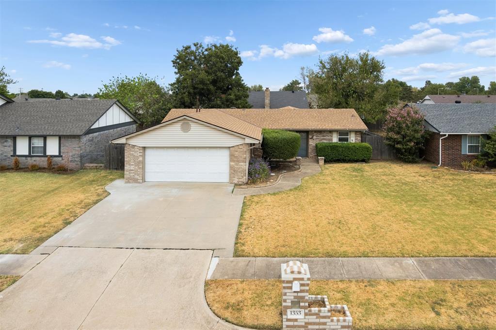 1353 W Cedarbrook Lane Property Photo 2