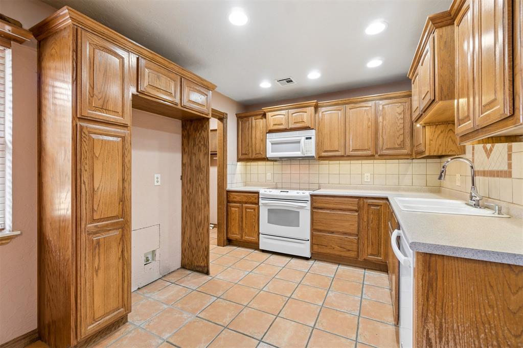 1353 W Cedarbrook Lane Property Photo 8