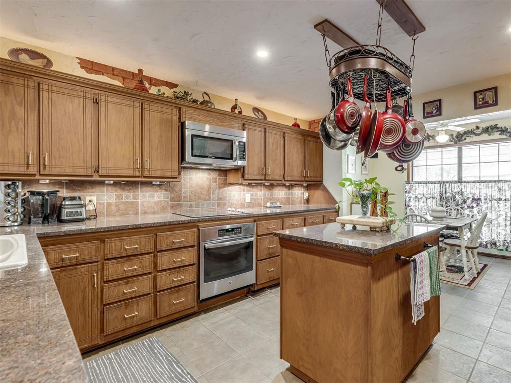6800 Tanglewood Drive Property Photo 10