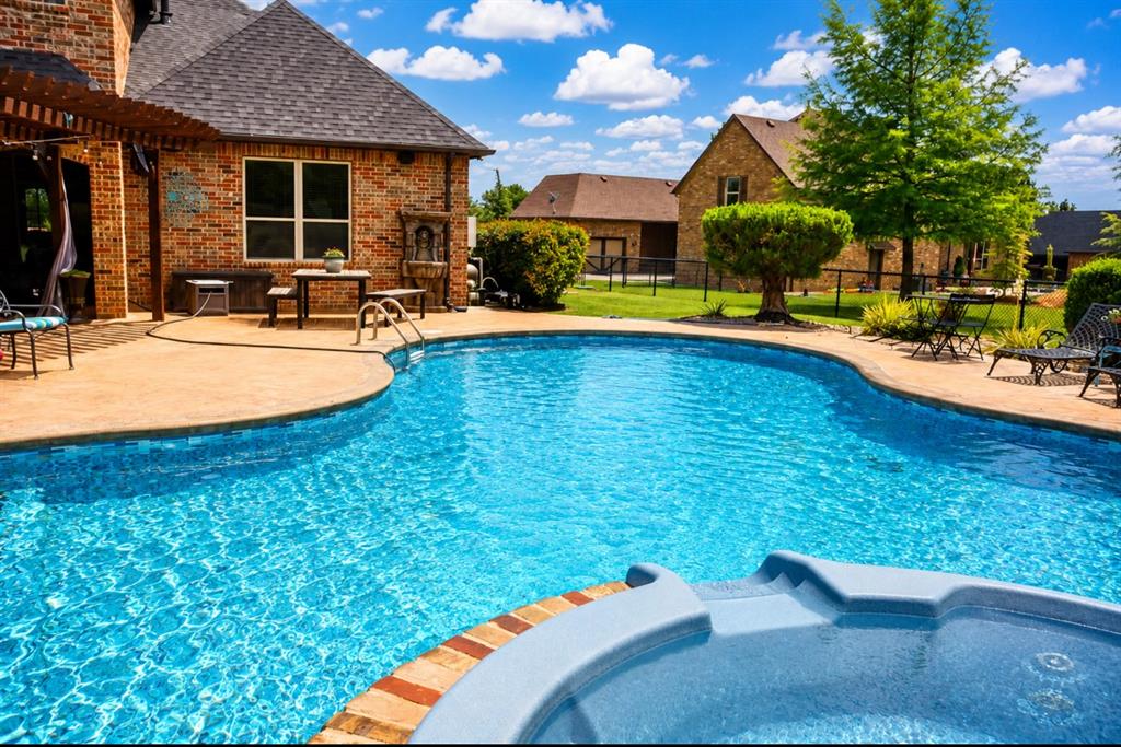 8825 Legacy Crossing Road Property Photo 4
