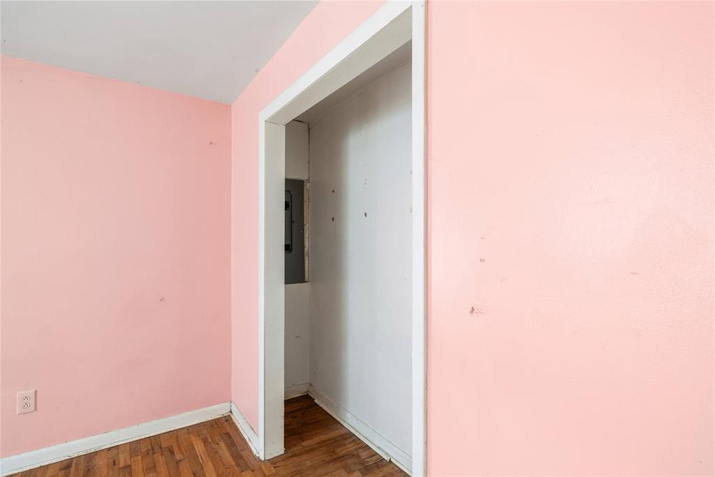 902 W 4th Street Property Photo 18