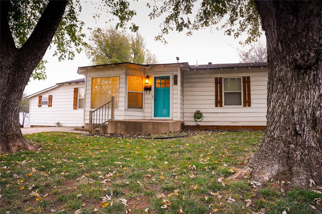 924 N Ash Street Property Photo 1