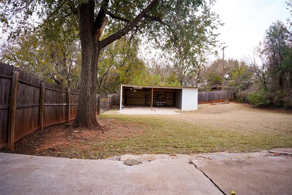 924 N Ash Street Property Photo 5