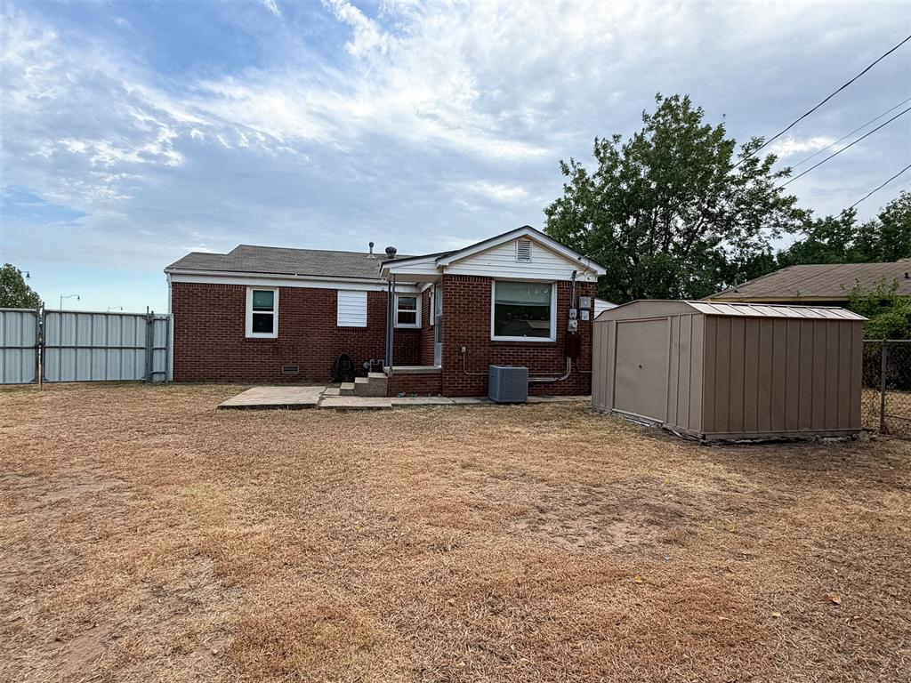 201 W Lockheed Drive Property Photo 5