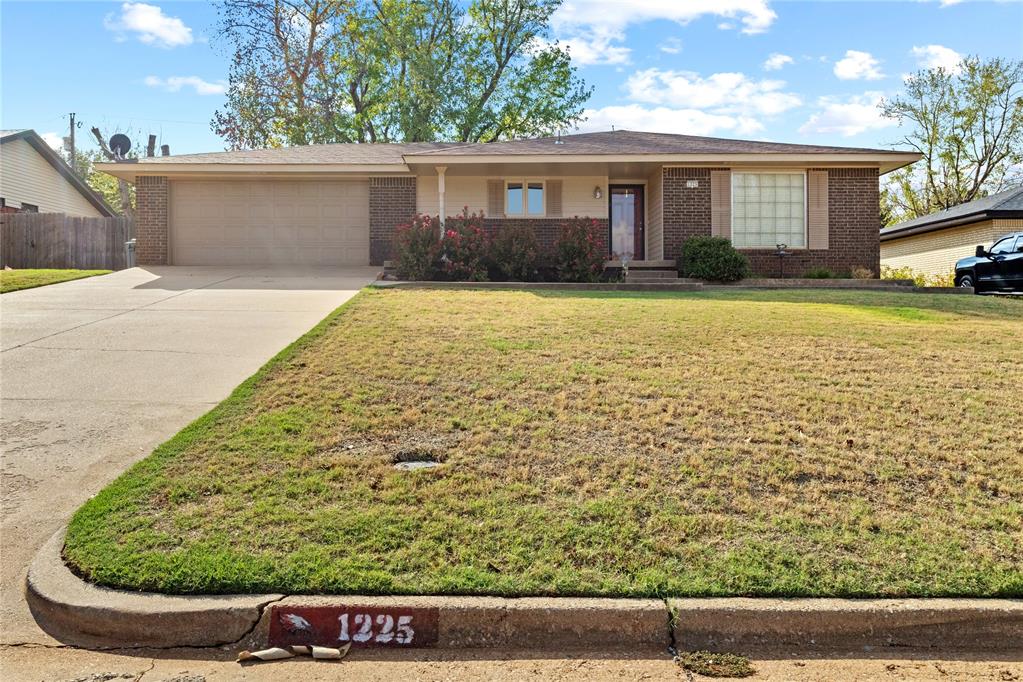 1225 N Indiana Street Property Photo 1