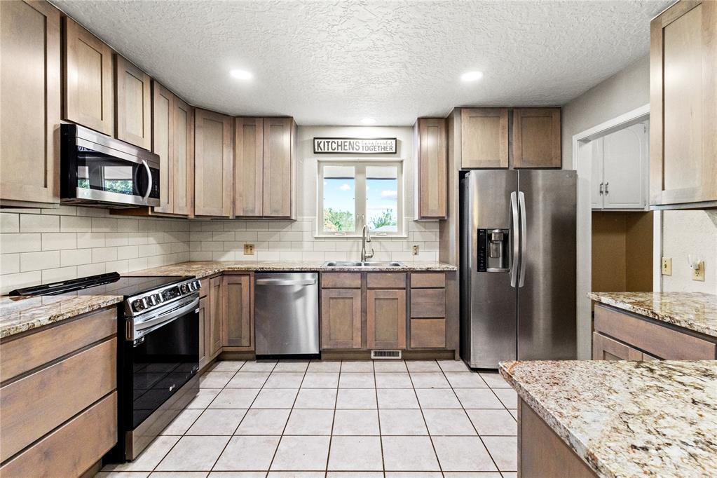 1225 N Indiana Street Property Photo 3