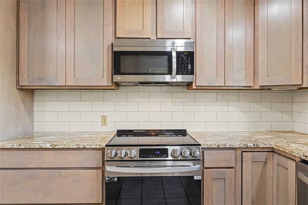 1225 N Indiana Street Property Photo 4