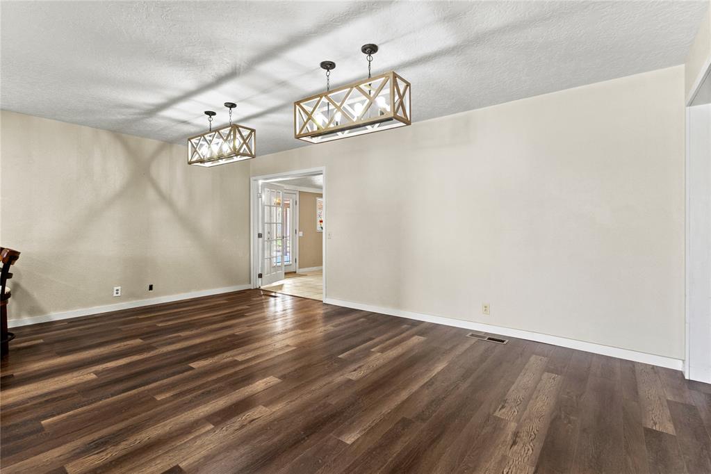 1225 N Indiana Street Property Photo 10