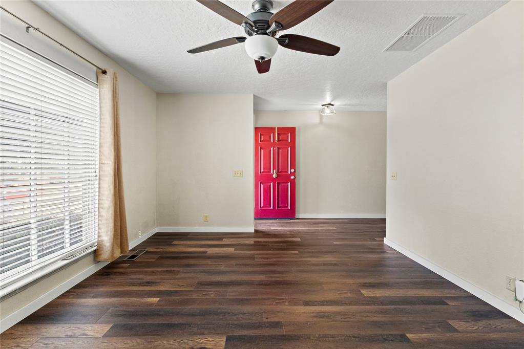 1225 N Indiana Street Property Photo 14
