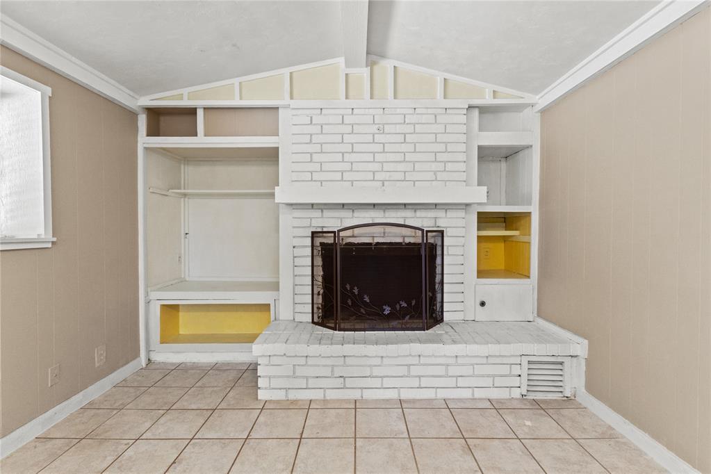 1225 N Indiana Street Property Photo 17