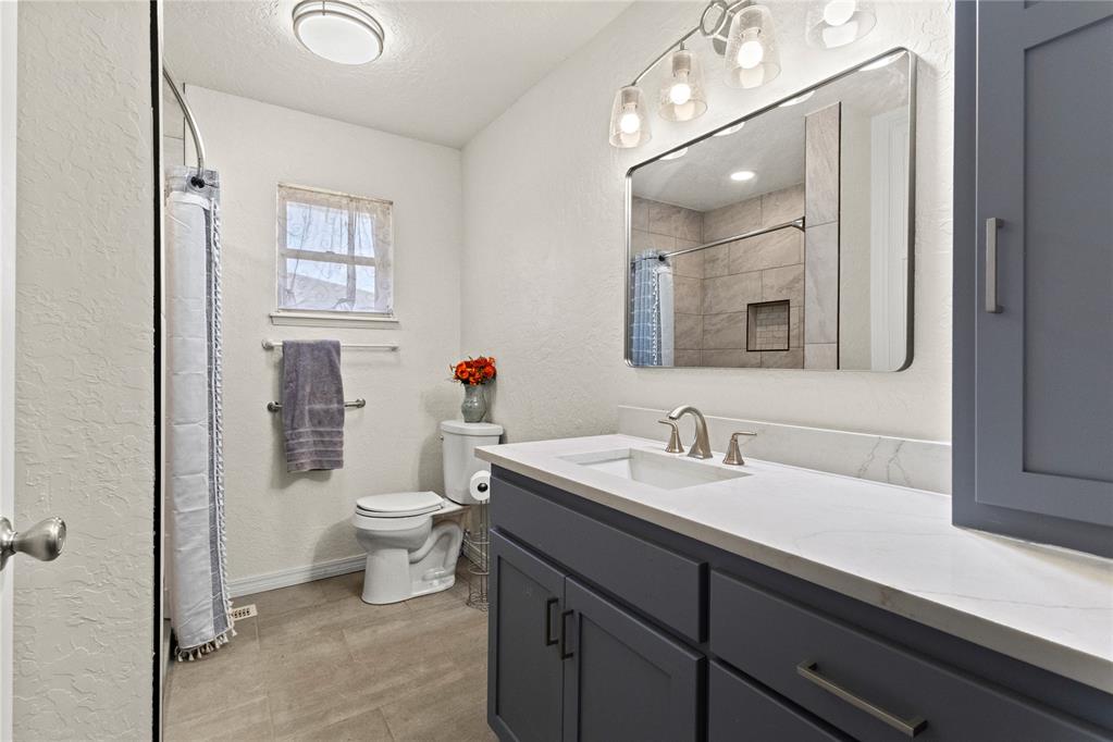 1225 N Indiana Street Property Photo 22
