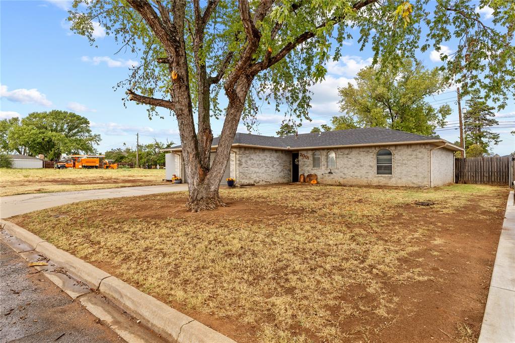 2001 E Serenade Street Property Photo 2
