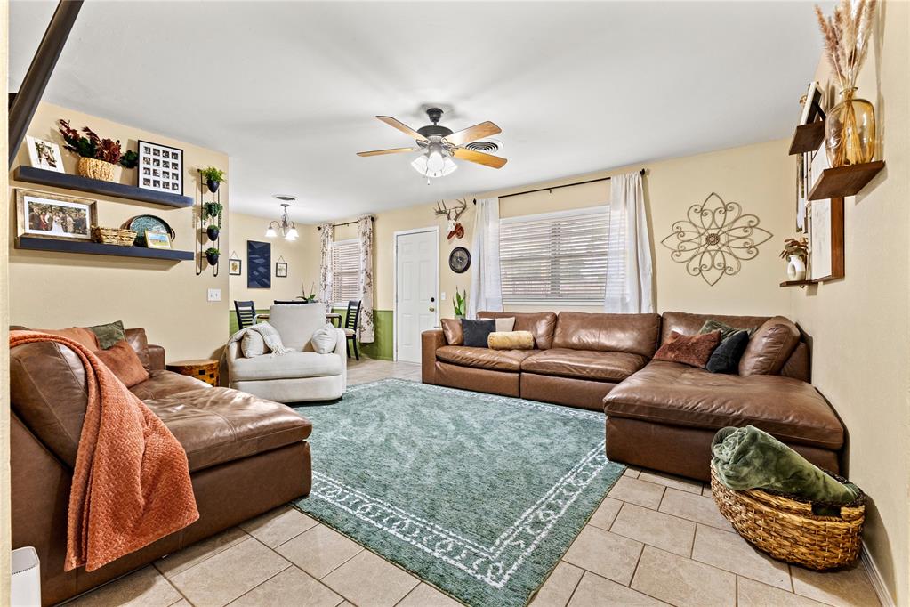 2001 E Serenade Street Property Photo 3