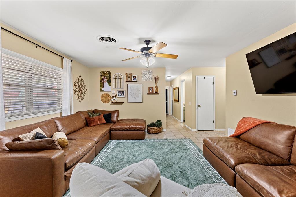 2001 E Serenade Street Property Photo 4