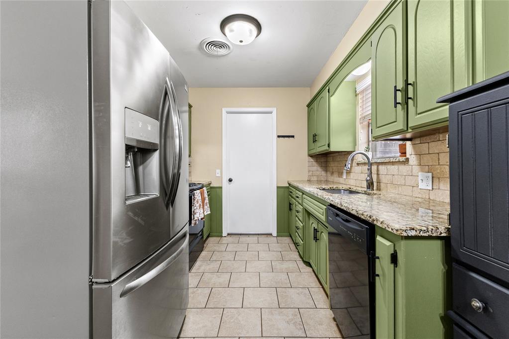 2001 E Serenade Street Property Photo 8