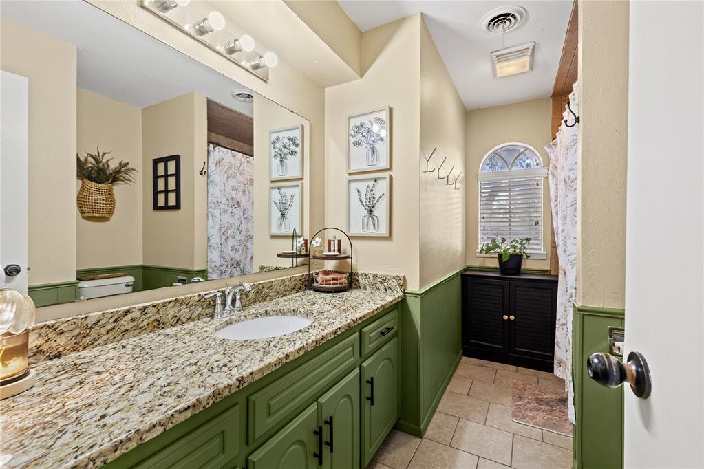2001 E Serenade Street Property Photo 12