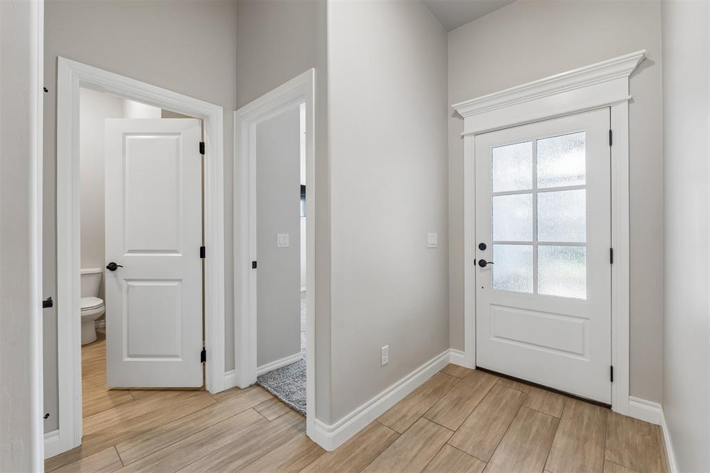 14108 Willow Lane Property Photo 4