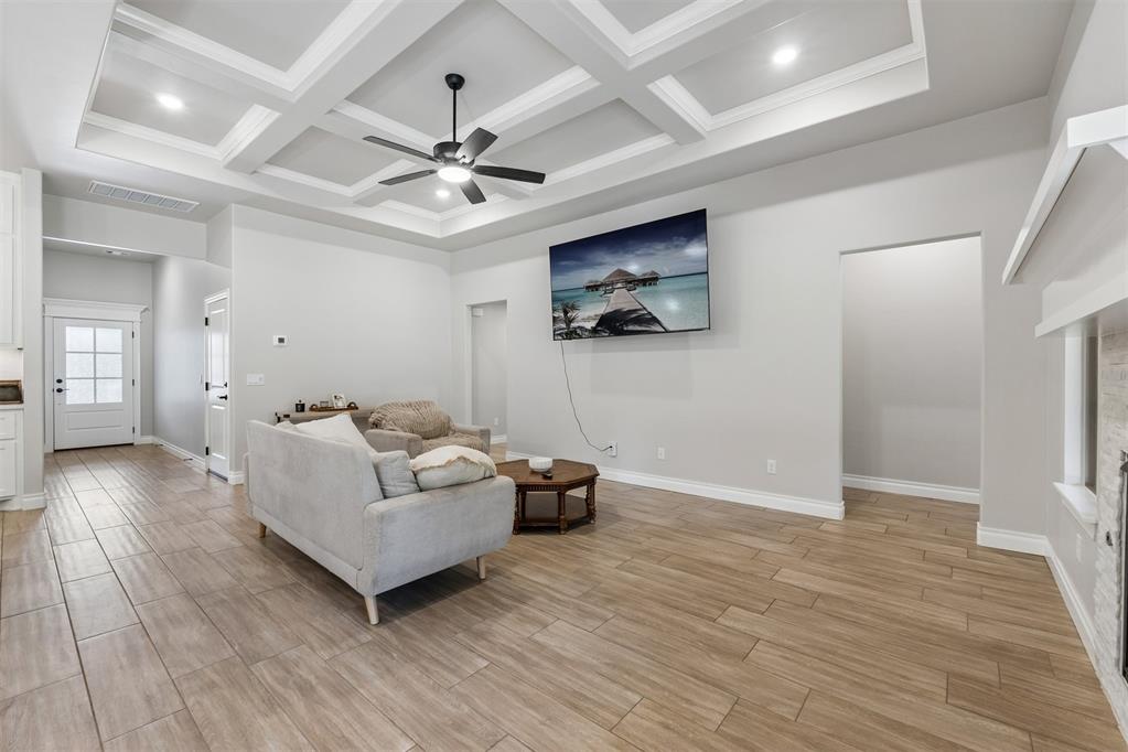 14108 Willow Lane Property Photo 8
