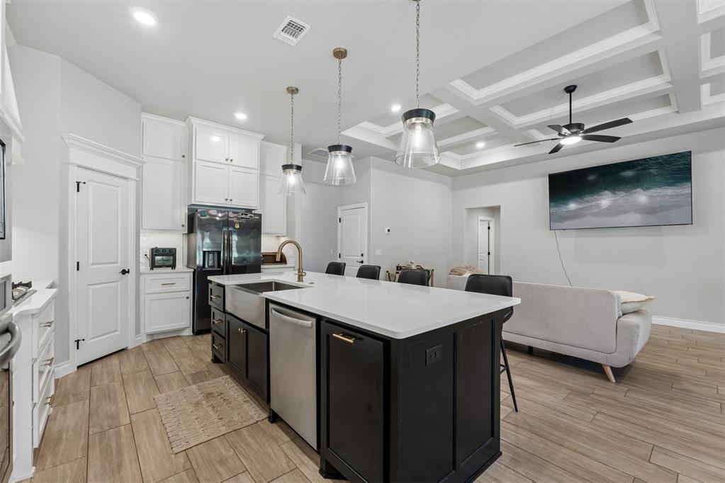 14108 Willow Lane Property Photo 11