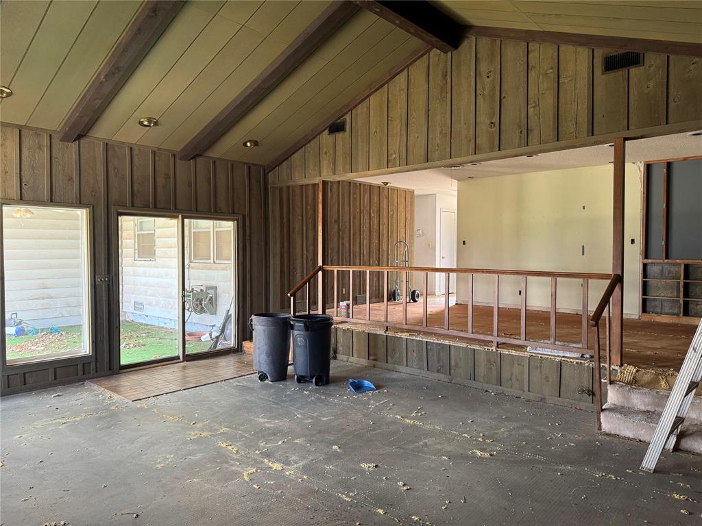 518 Lakeside Drive Property Photo 4