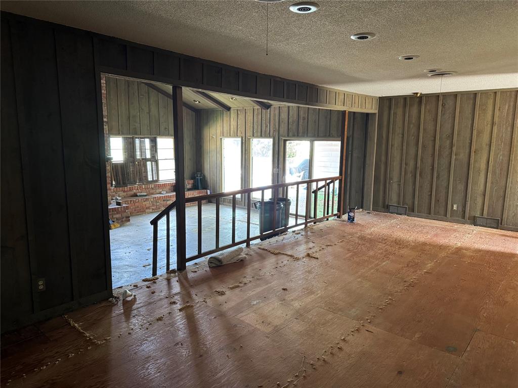 518 Lakeside Drive Property Photo 5