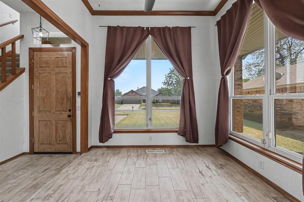 9301 Buttonwood Avenue Property Photo 2