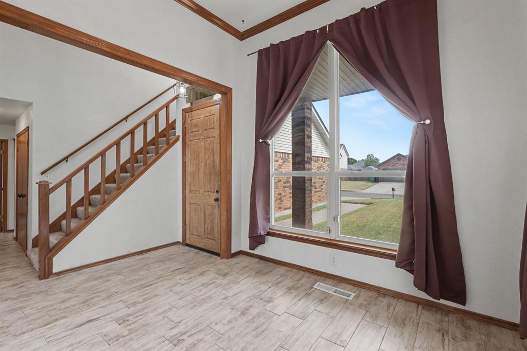9301 Buttonwood Avenue Property Photo 3