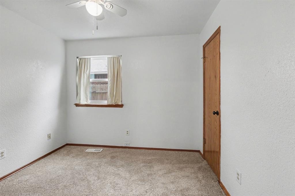 9301 Buttonwood Avenue Property Photo 17