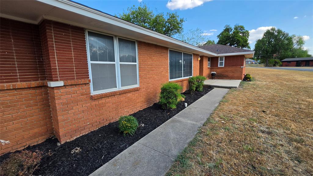 2800 N Dornick Drive Property Photo 3