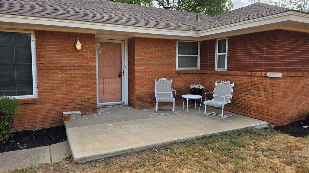 2800 N Dornick Drive Property Photo 4
