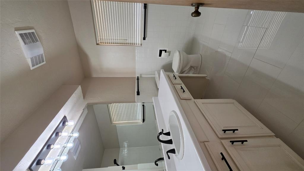 2800 N Dornick Drive Property Photo 8