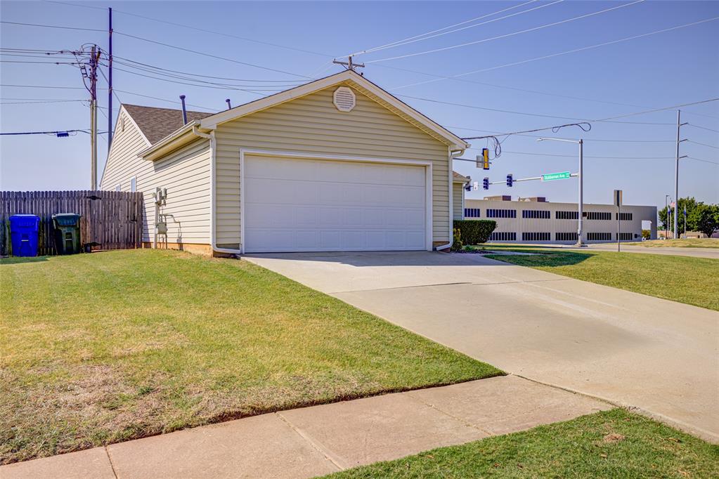524 English Elm Lane Property Photo 6