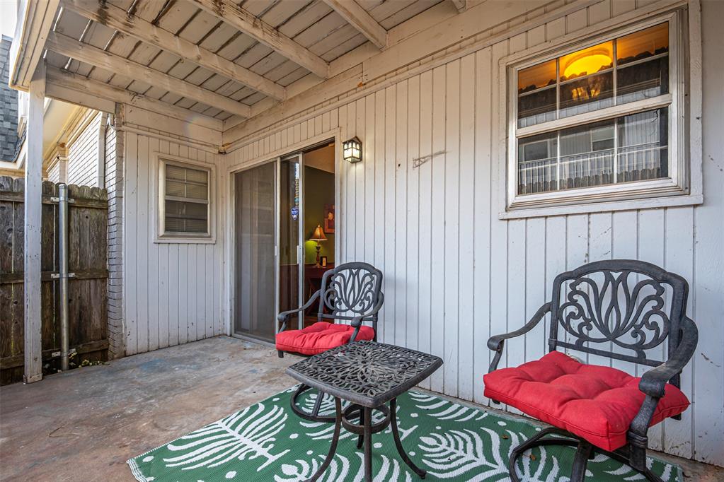 11307 N May Avenue D Property Photo 1