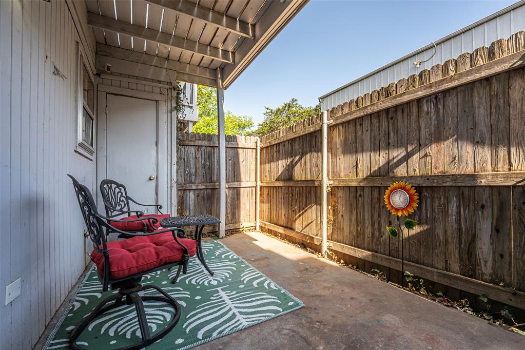 11307 N May Avenue D Property Photo 2