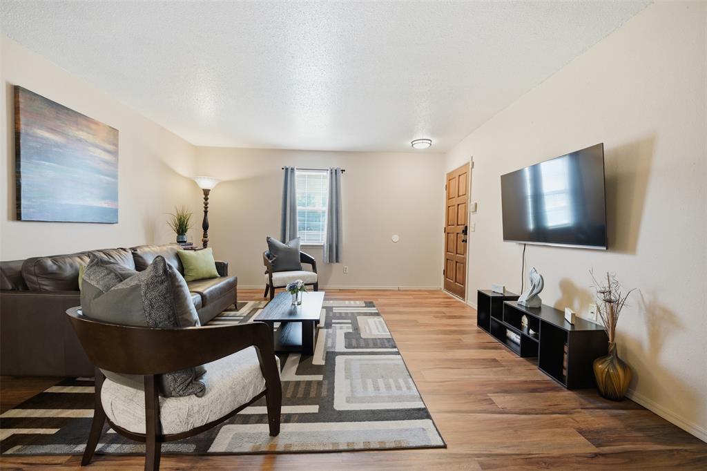 11307 N May Avenue D Property Photo 3