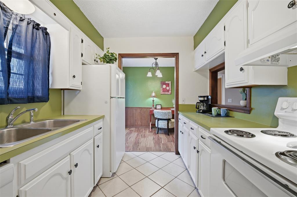 11307 N May Avenue D Property Photo 11