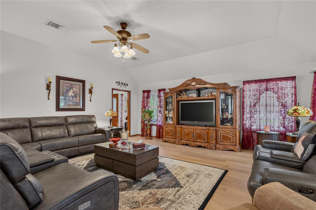 18233 Sierra Lane Property Photo 8