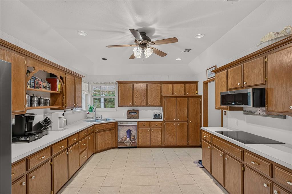 18233 Sierra Lane Property Photo 12