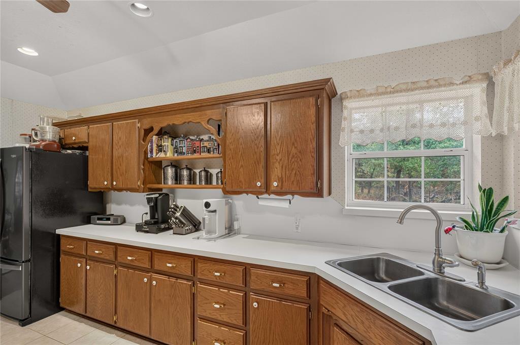 18233 Sierra Lane Property Photo 14