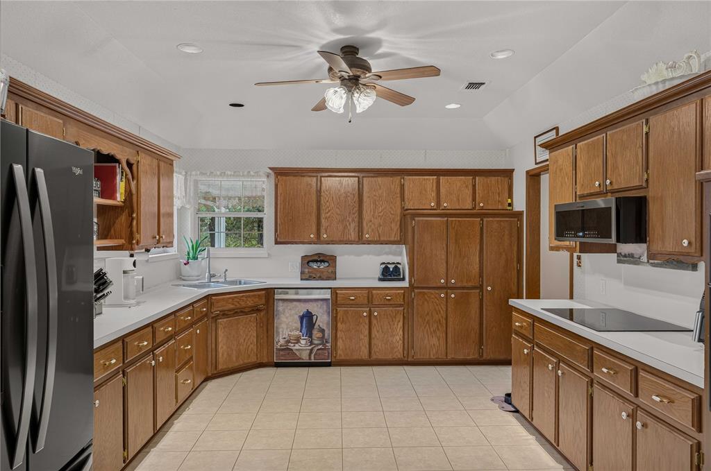 18233 Sierra Lane Property Photo 15