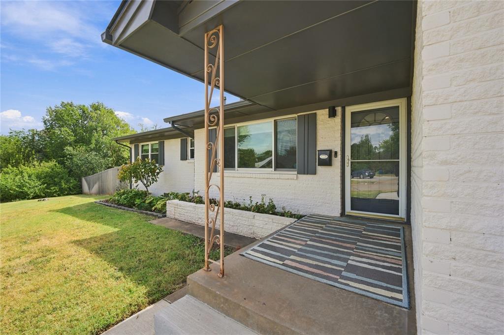 2000 S Boulevard Property Photo 2